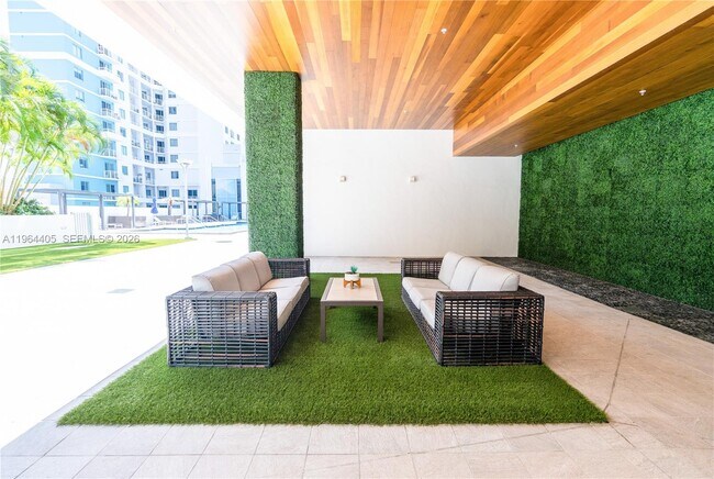 Building Photo - 1010 SW 2nd Ave