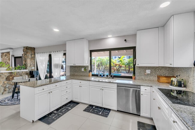 Building Photo - 11266 NW 10th Pl