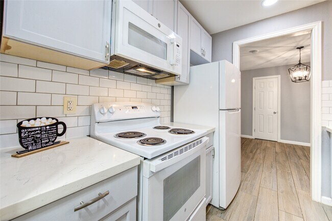 Building Photo - 3929 Tanglewilde St