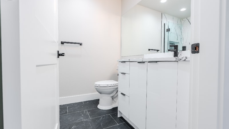 Building Photo - 2106 Oakes Ave