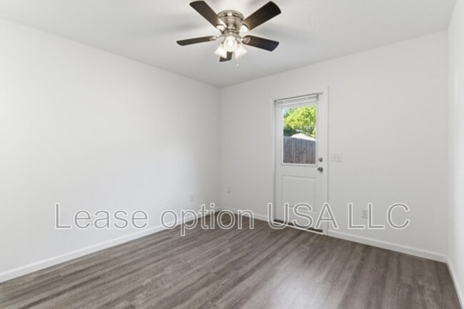 Building Photo - 34 Pine St