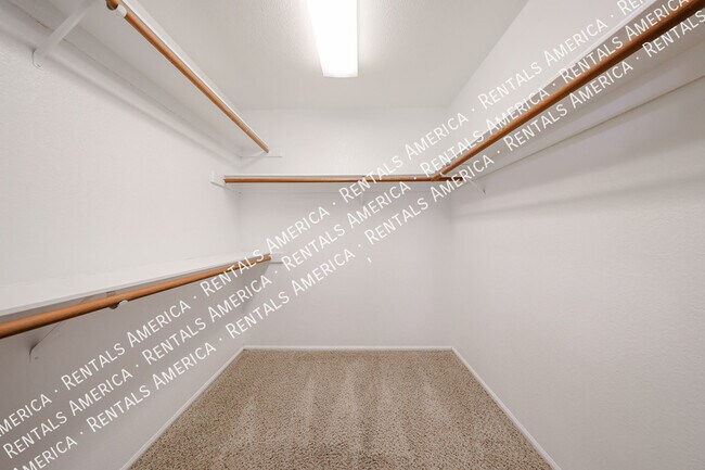 Building Photo - 532 E Stonebridge Dr