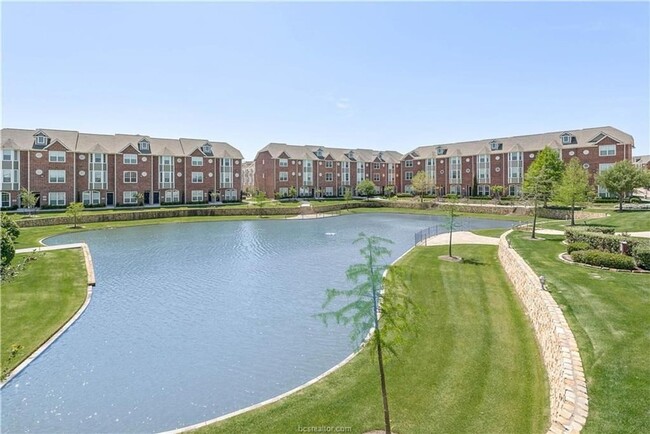 Building Photo - AUGUST PRE-LEASE!!!  Spacious 1 Bed, 1 Bat...