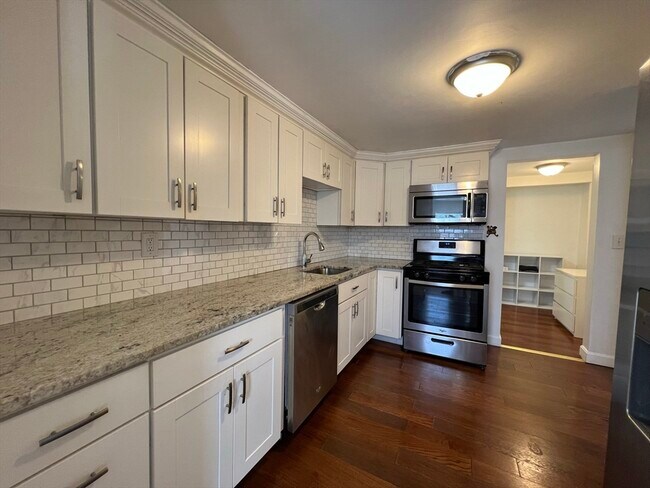 Building Photo - 904 Middle St