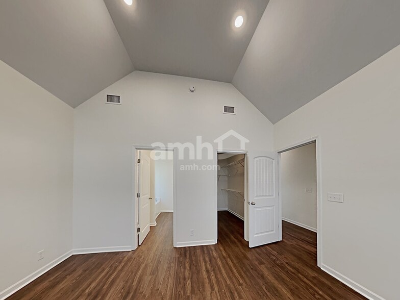 Building Photo - 2055 Shafer Dr