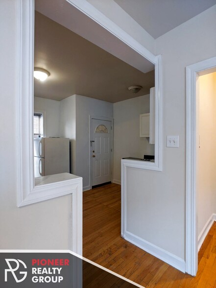 Building Photo - 3721 N Pine Grove Ave