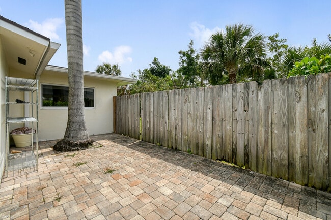 Building Photo - 400 Tequesta Dr