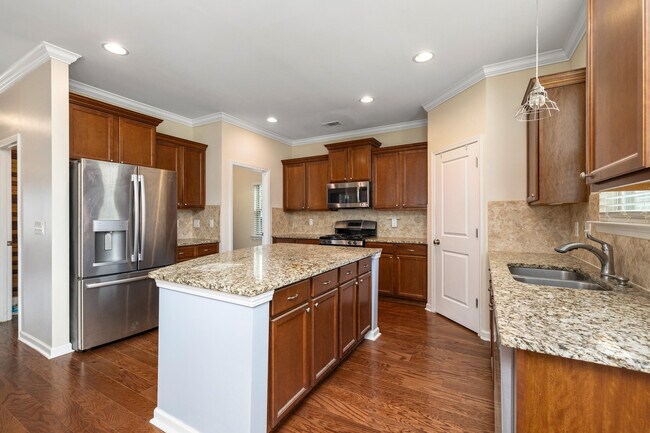 Building Photo - 865 Cormier Dr