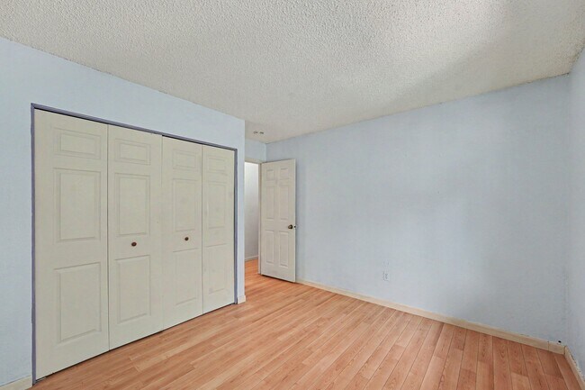 Building Photo - 1511 Seneca Cir