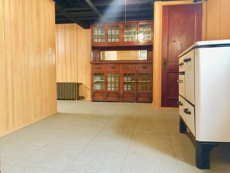 Building Photo - 1448 Albany Ave