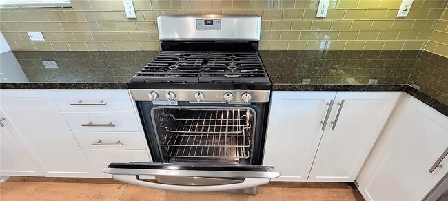 Building Photo - 2 Adelfa St