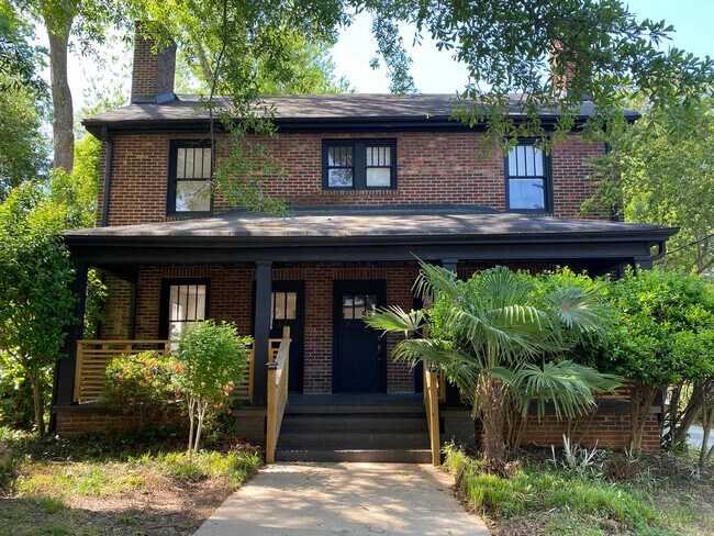 Building Photo - The Oaks Apartments