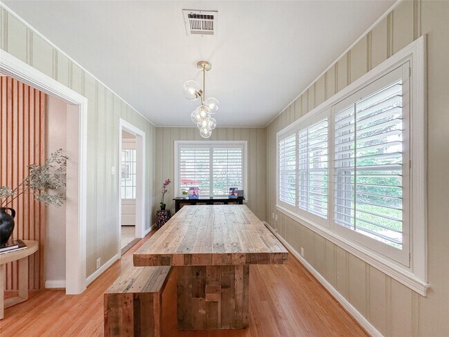 Building Photo - 3107 Broadmead Dr