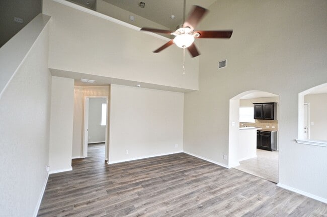 Building Photo - 2121 Sinclair Dr