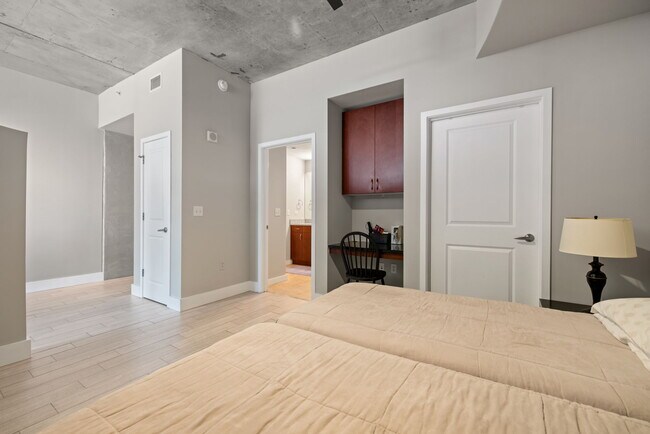 Building Photo - 777 N Ashley Dr