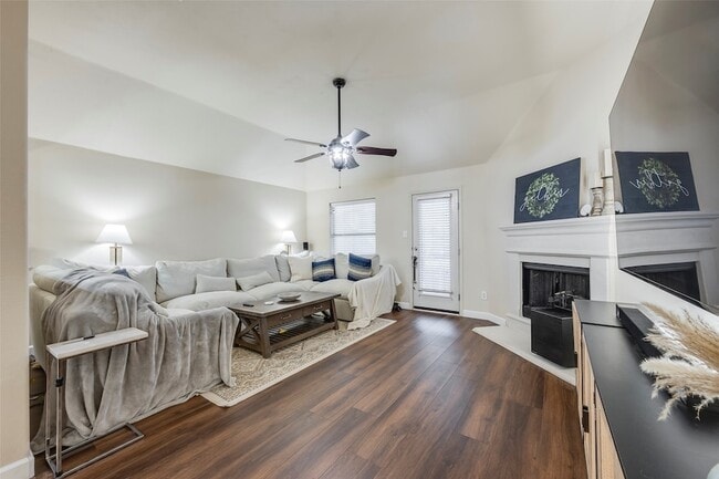 Building Photo - 8143 Guadalupe Rd