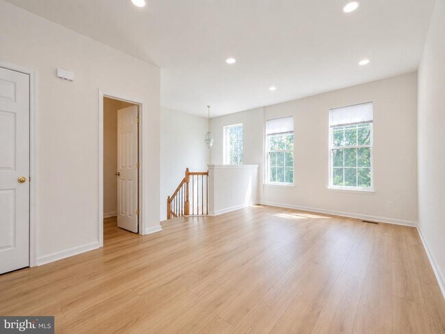 Building Photo - 2456 Covered Wagon Ct