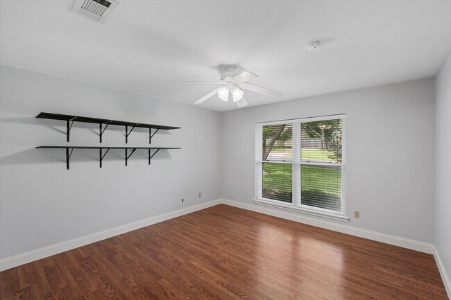 Building Photo - 10014 Burgundy Ln