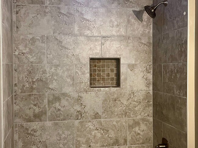 Building Photo - 95 Oakwood Dr