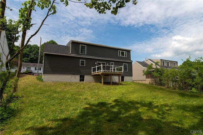 Building Photo - 8 Terrace Hill Dr