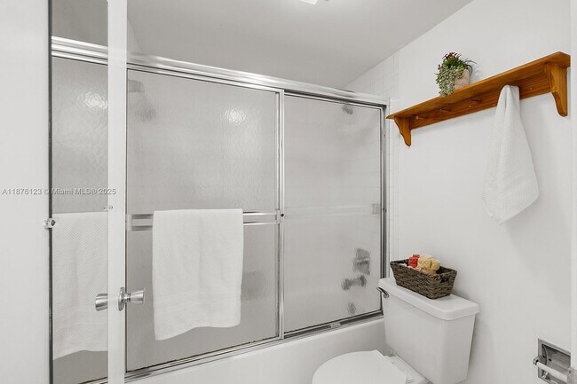 Building Photo - 650 SW 124th Terrace