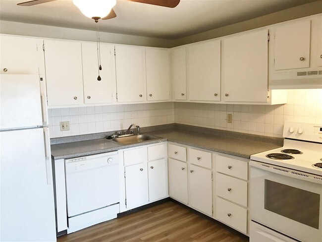 Building Photo - 99 Powers St