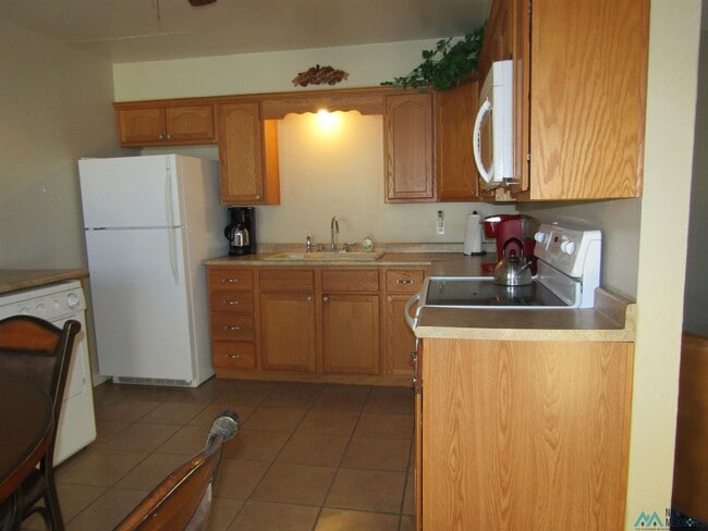 Building Photo - 605 1/2 W Quay Ave