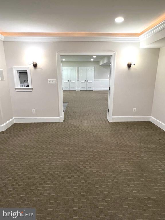Building Photo - 600 Kentland Dr