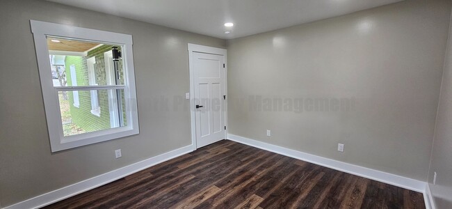 Building Photo - Newly Renovated 3 Bedroom, 2 Bath Brick Home!