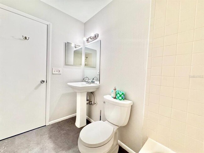 Building Photo - 5124 Gainesville Dr