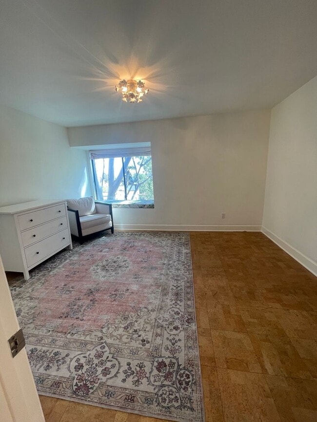 Building Photo - Hollywood Luxury 2 Bed Condo!