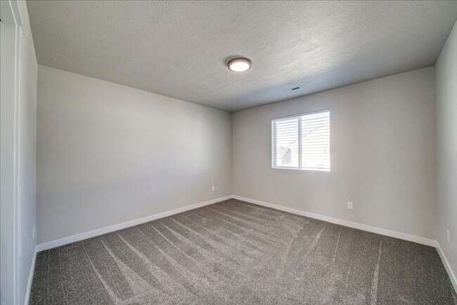 Building Photo - Two Story, Spacious Star Home!