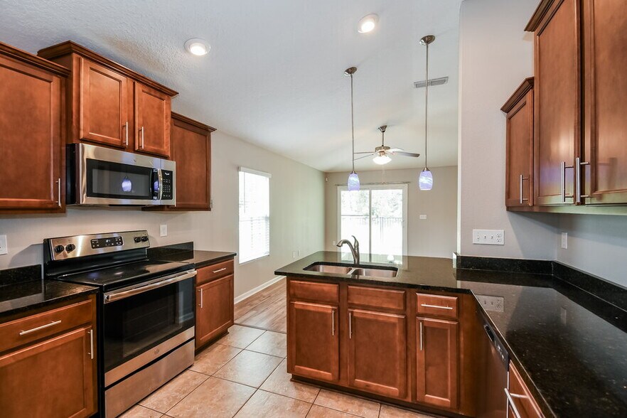 Building Photo - 15847 Rachel Creek Dr
