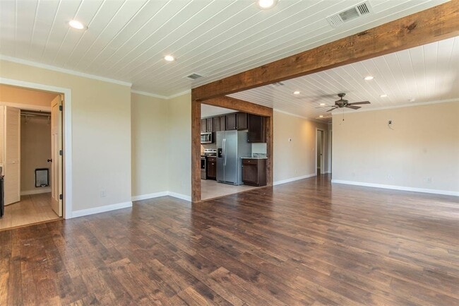 Building Photo - 21316 Crestmont