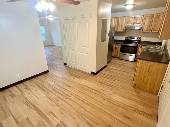 Building Photo - Cully 3 Bedroom Townhome with Hardwoods, Completely Updated, Fully Fenced Yard