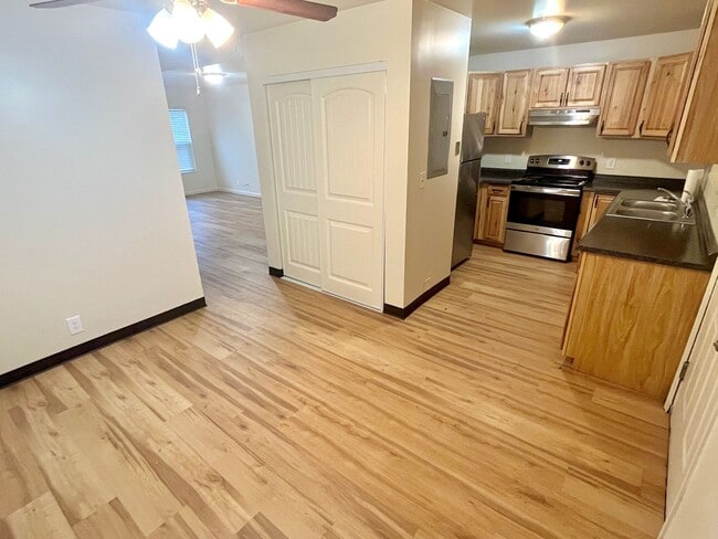 Building Photo - Updated Cully Neighborhood 3 Bedroom Townhome with Hardwoods, Fully Fenced Yard