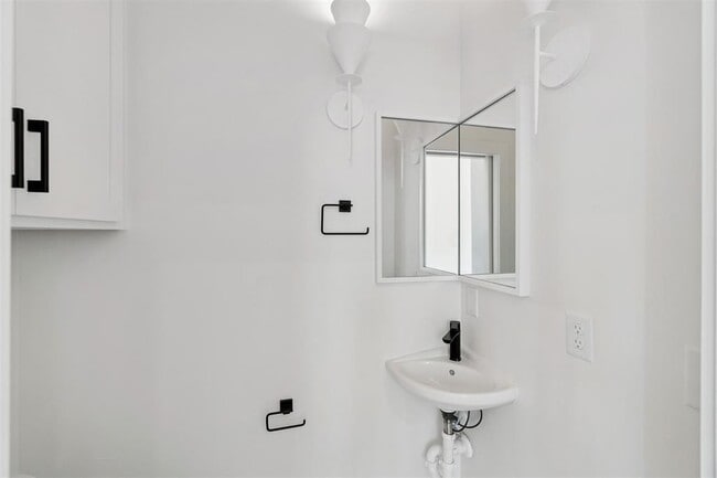 Building Photo - 18821 Selah Wy