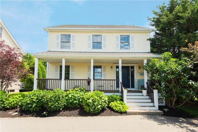 Primary Photo - 663 Aquidneck Ave
