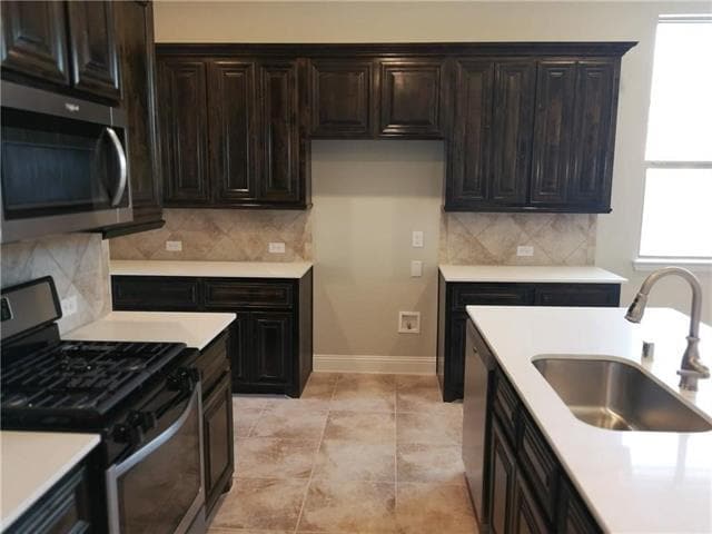 Building Photo - 811 Knox Dr