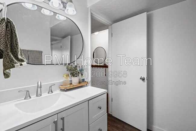 Building Photo - 5630 Meadow Ln