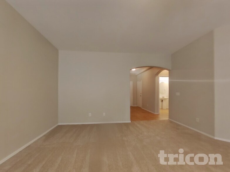 Building Photo - 11418 W Mountain View Dr