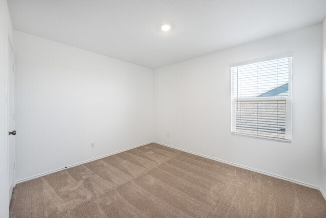 Building Photo - 1131 Largemouth Ln