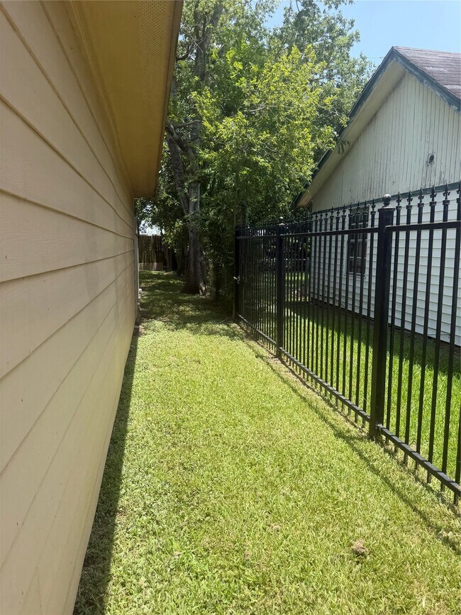 Building Photo - 5047 Nassau Rd