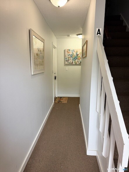 Building Photo - 17 Greenbriar Dr