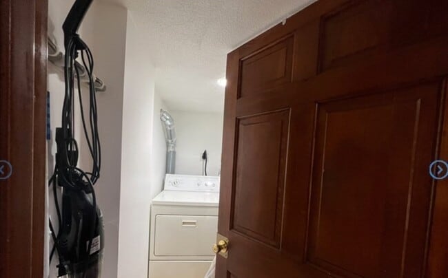 Building Photo - 223 Hurley St