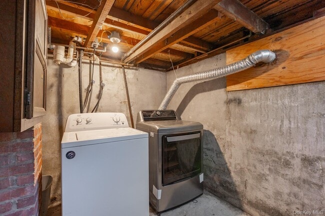 Building Photo - 160 Austin St