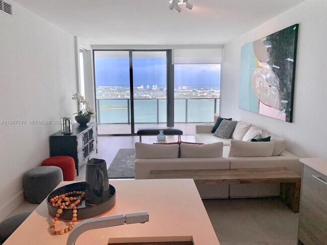 Building Photo - 650 NE 32nd St