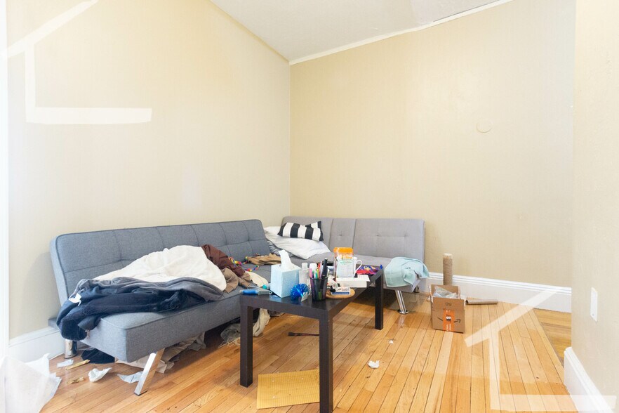Building Photo - 74 Egmont St