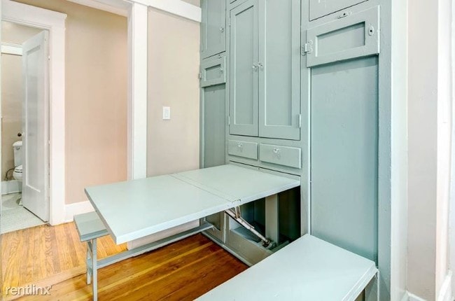 Building Photo - 1136 N Columbus Ave