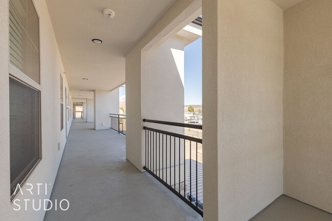 Building Photo - New Contemporary 2 Bedroom, 1 Bathroom in ...